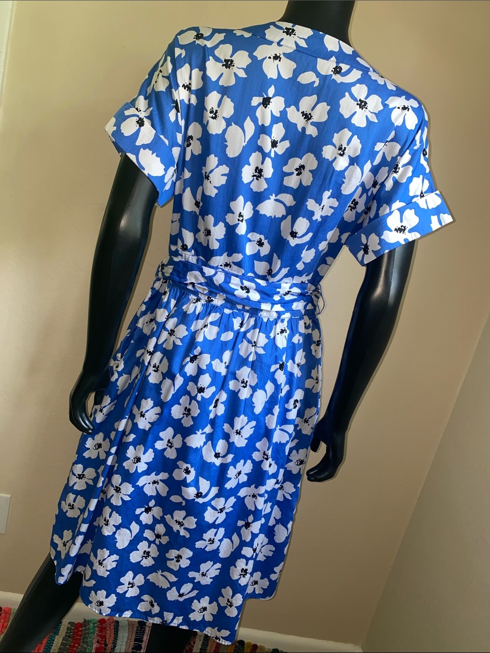 Who What Wear Blue and White Floral Wrap Midi Dress with Pockets - Picture 8 of 14